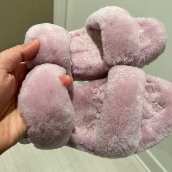 UGGS Oh Yeah in Like-New Condition, women size 9 - Picture 5 of 5